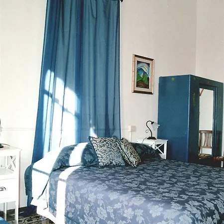 Bed & Breakfast Residenza Domus Minervae 3*