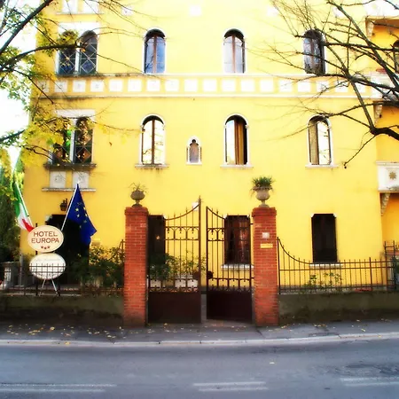 Frühstückspension Residenza Domus Minervae 3*